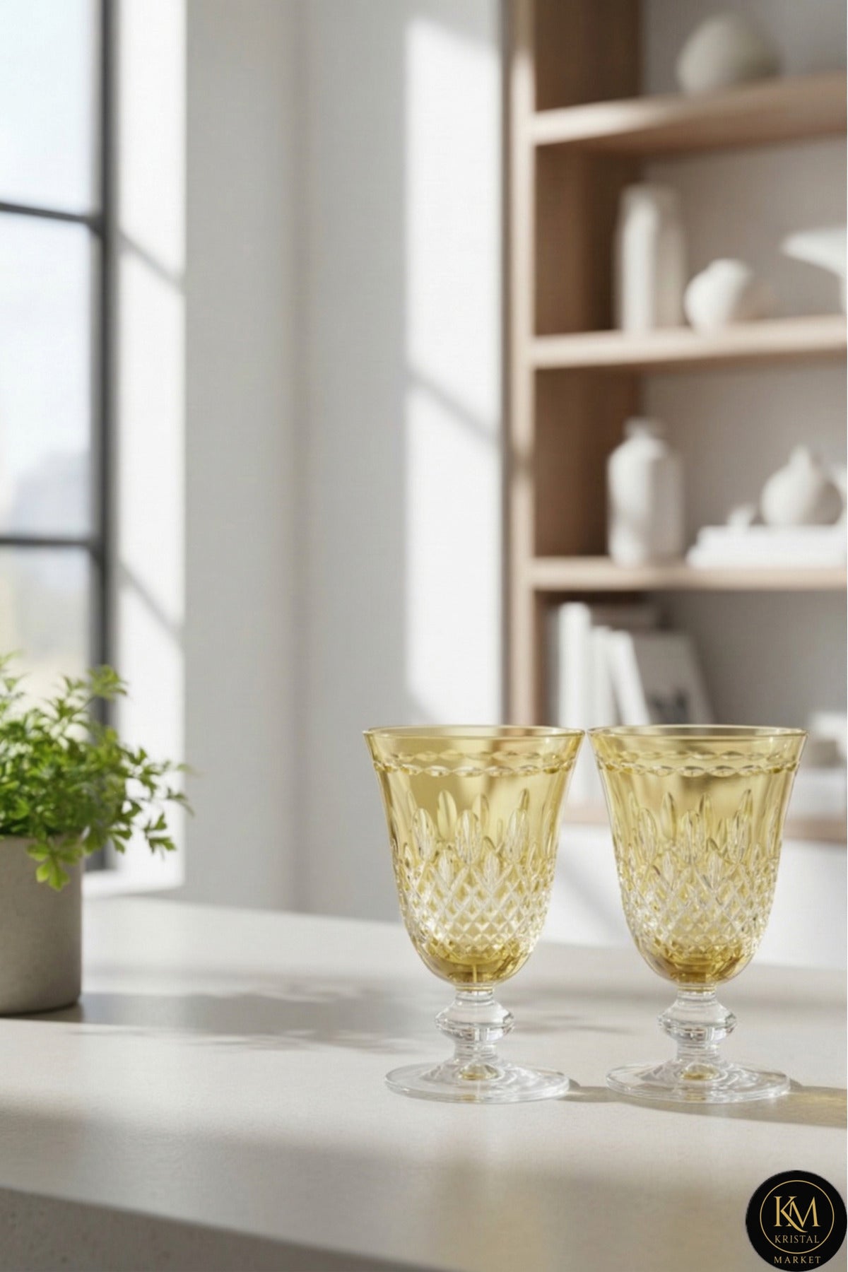 El Yapımı Kristal Dekoratif Royal Renkli Lüks Ayaklı Meşrubat 280ml Yemek Masası İçin Uygundur