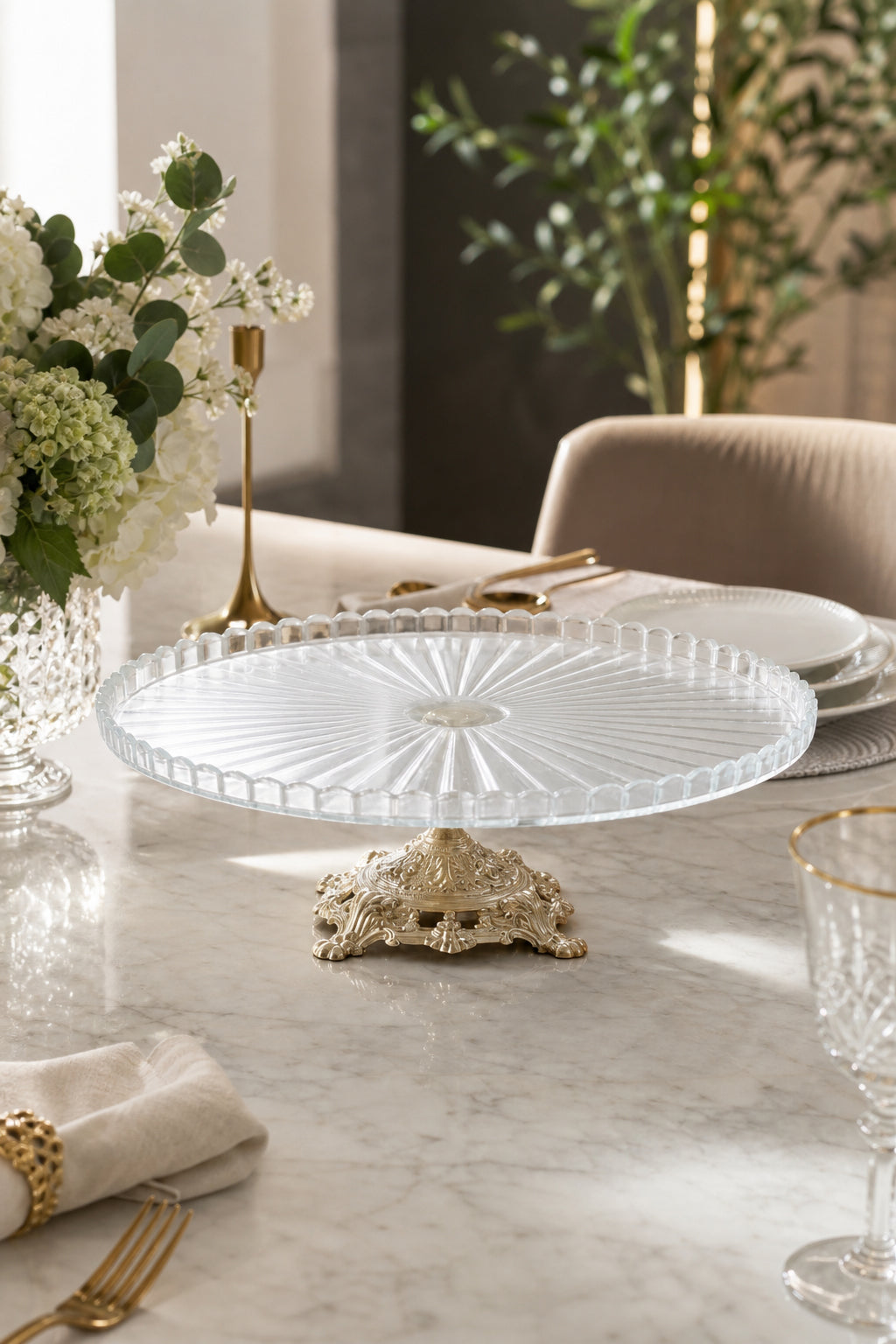 Beyaz Gold Detaylı Kristal Ayaklı Sunumluk Kase - Vertical Desenli Dekoratif, 1 Adet