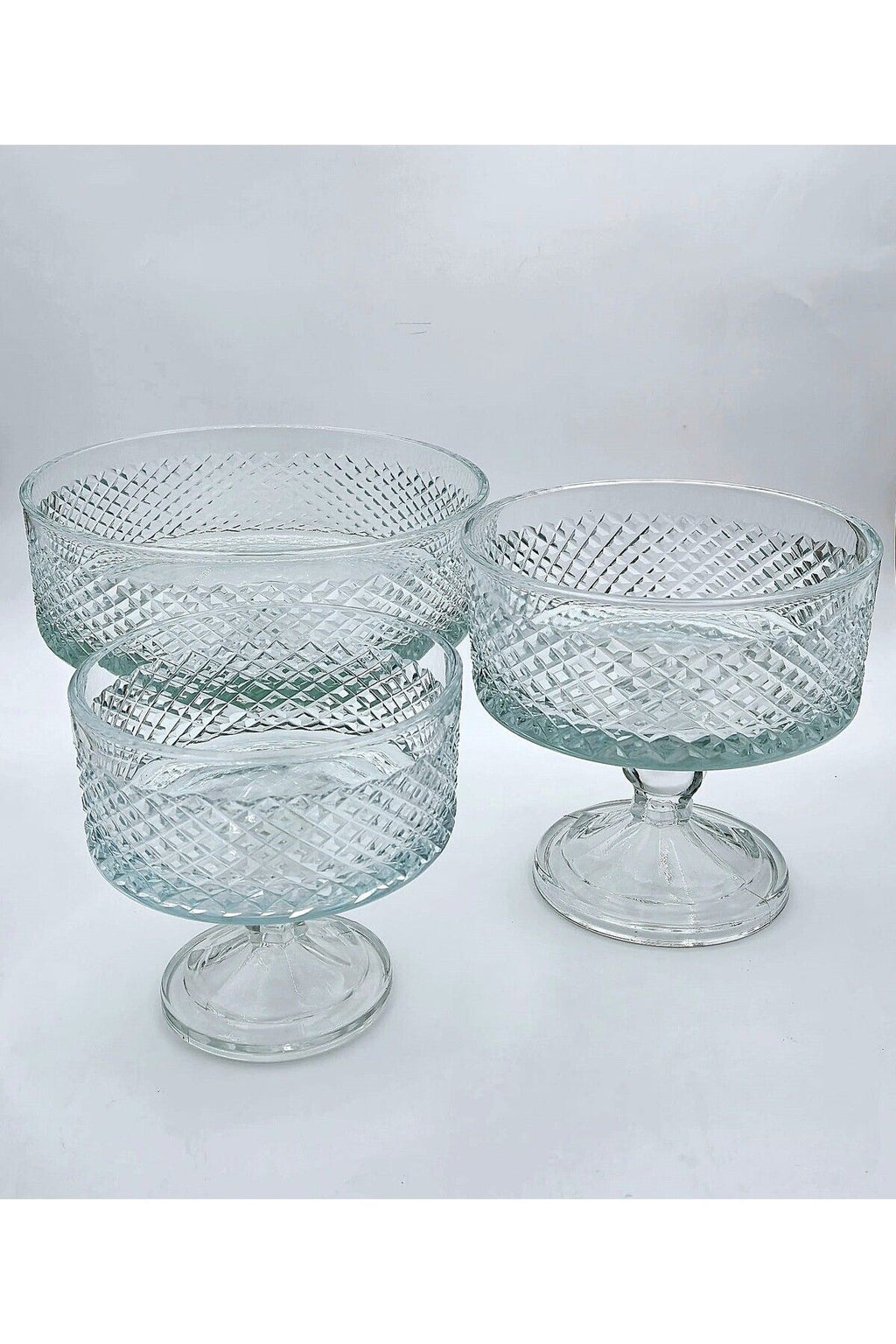 El Yapımı Kristal Karizma Desenli Şeffaf 25-19-16 Cm Dekoratif Sunumluk Ayaklı Kase Set 3'lü