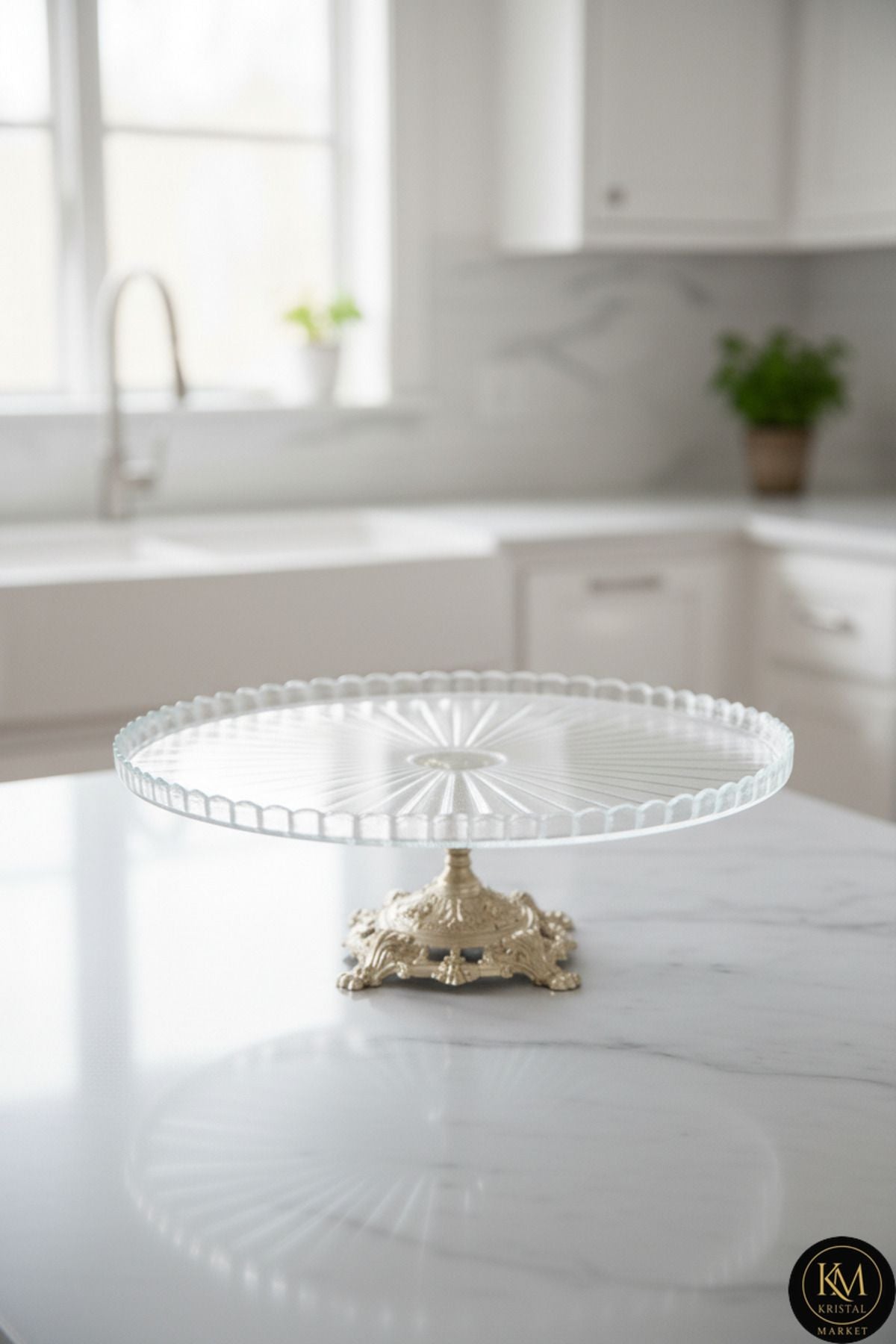 El Yapımı Kristal Beyaz Gold Detaylı Vertical Desenli Ayaklı Dekoratif Sunumluk Ayaklı Kase Ürün ana görseli