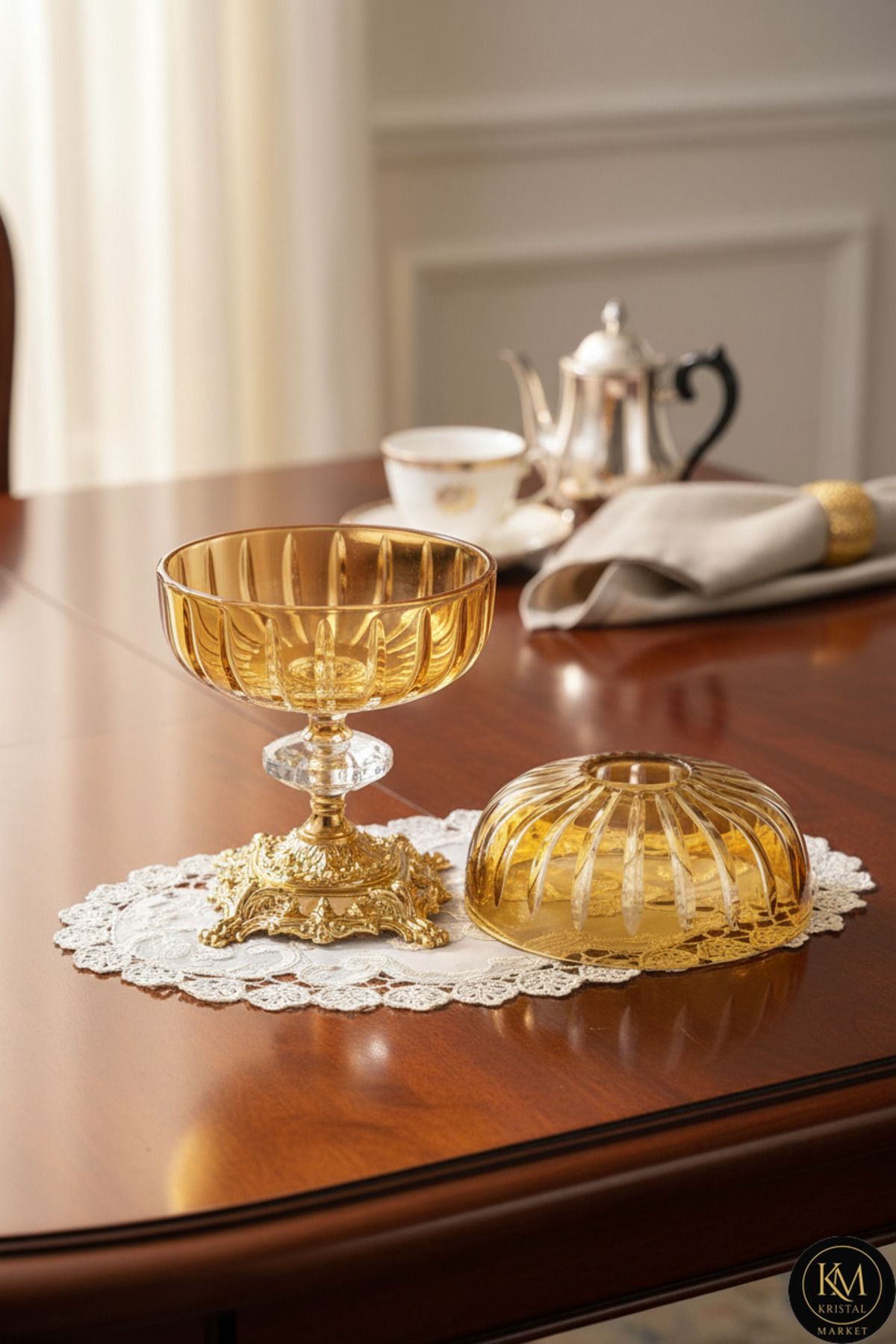 El Yapımı Kesme Kristal Gold Ayaklı Dekoratif Sunumluk Kapalı Peçetelik Mumluk Ürün ana görseli